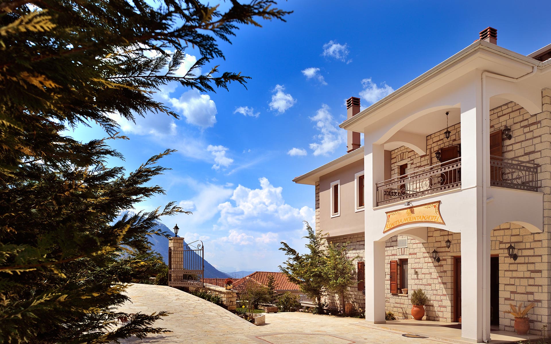 Konitsa Mountain Hotel-Ulaz u hotel.jpg