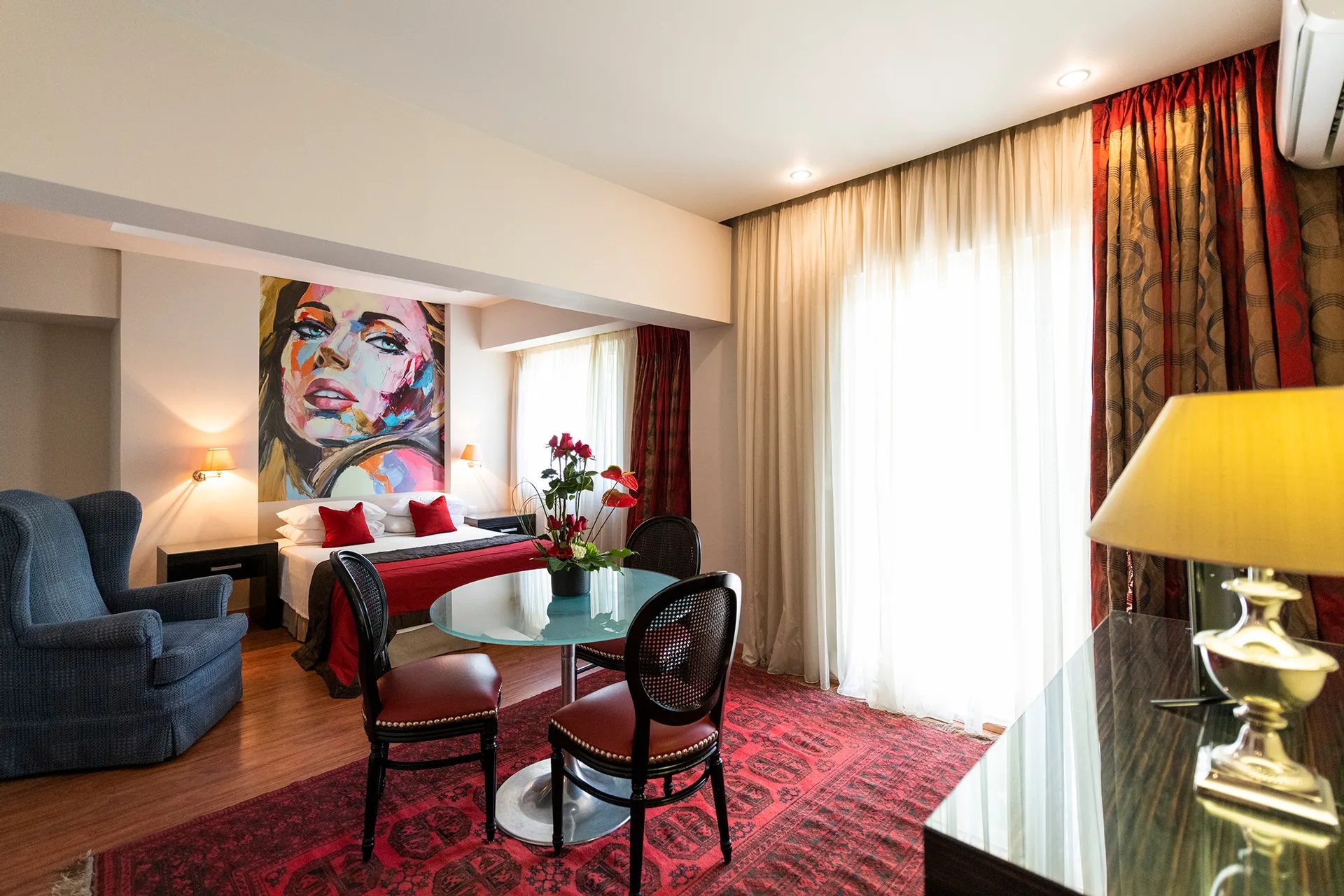 Best Western Plus Embassy Hotel Athens-Junior suite spavaca soba.jpg
