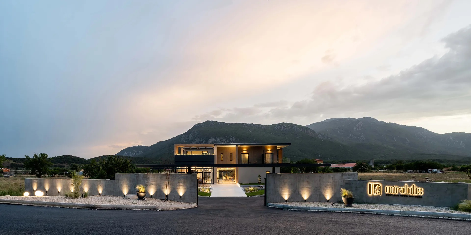 Mirabilis Boutique Hotel-Prilaz hotelu.jpg
