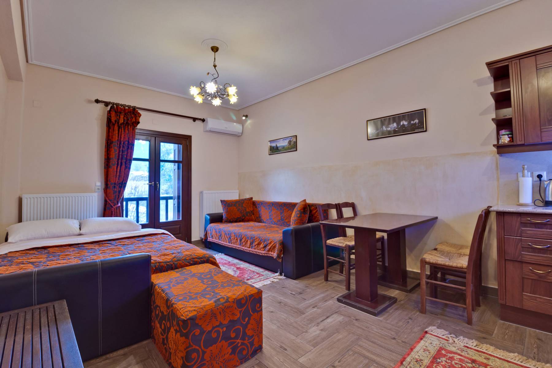 Alsos House Kalabaka-Porodicni apartman sa balkonom.jpg