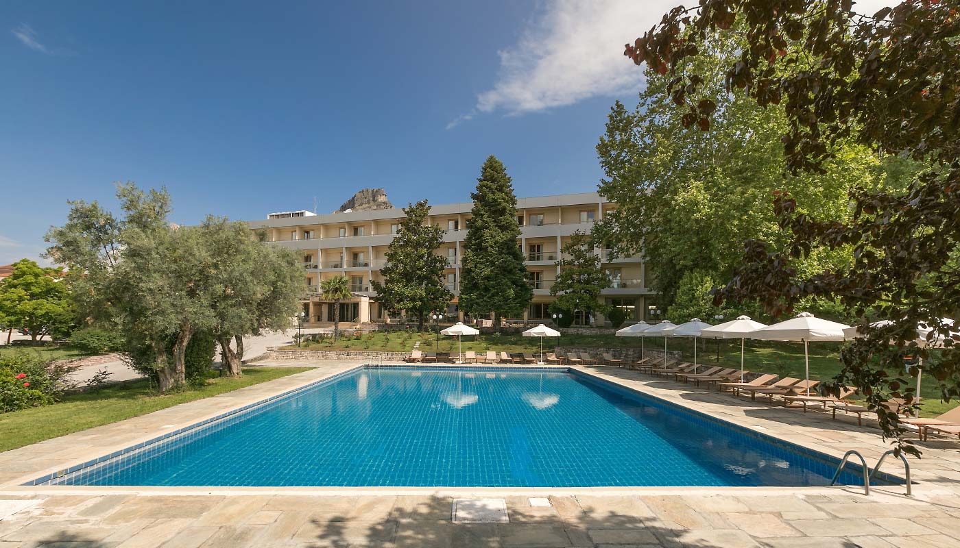 Divani Meteora Hotel-Bazen.jpg