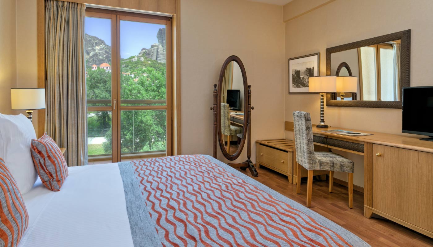 Divani Meteora Hotel-Superior suite spavaca soba.jpg