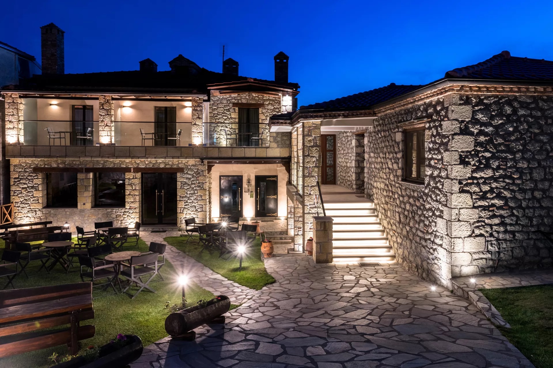 Tsikeli Boutique Hotel Meteora-Nocni izgled.jpg