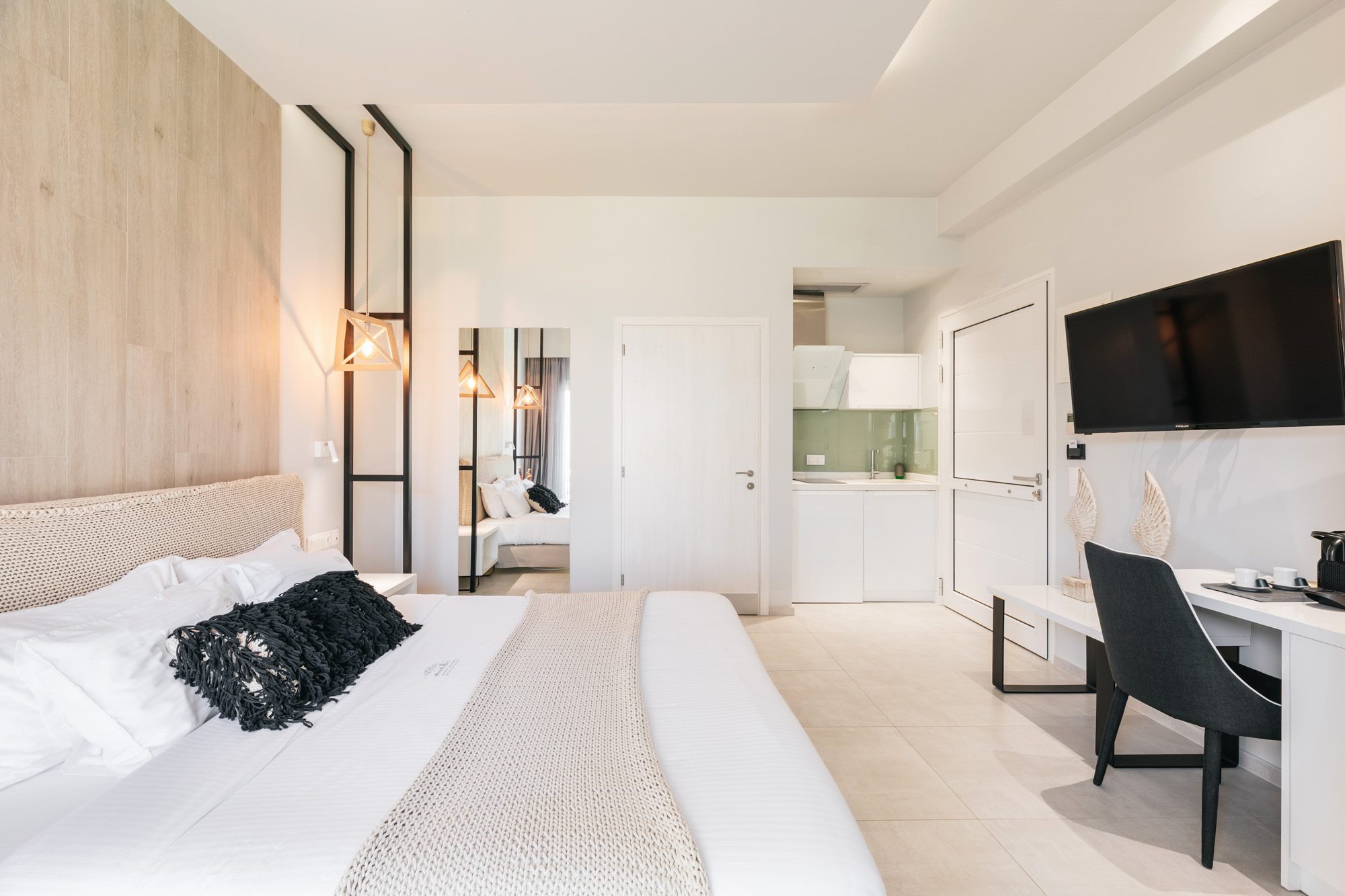 Minthi Boutique Apartments komforna dvokrevetna soba.jpg