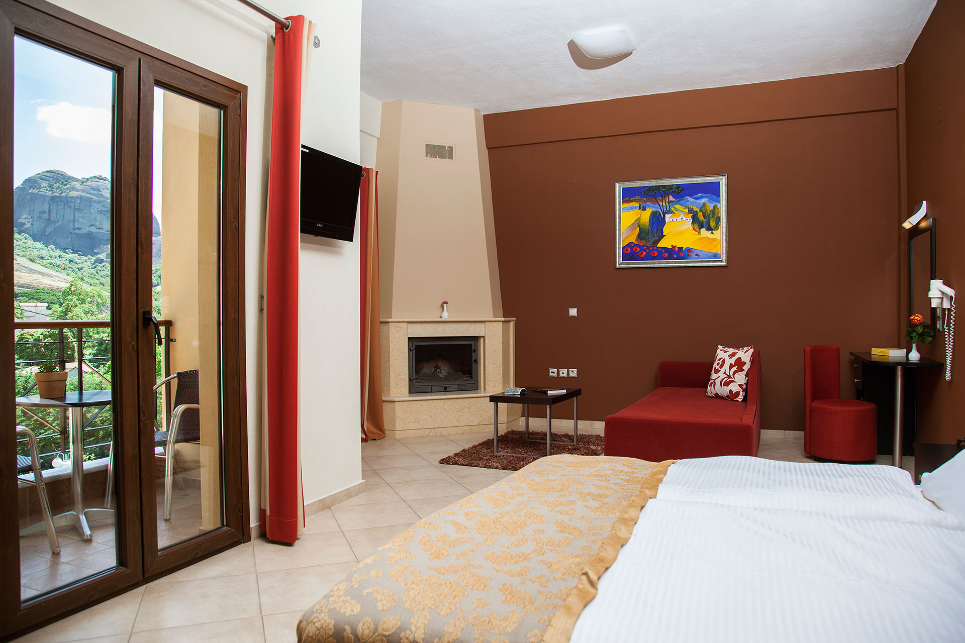 Meteoritis Hotel-Deluxe Famiuly junior suite.jpg