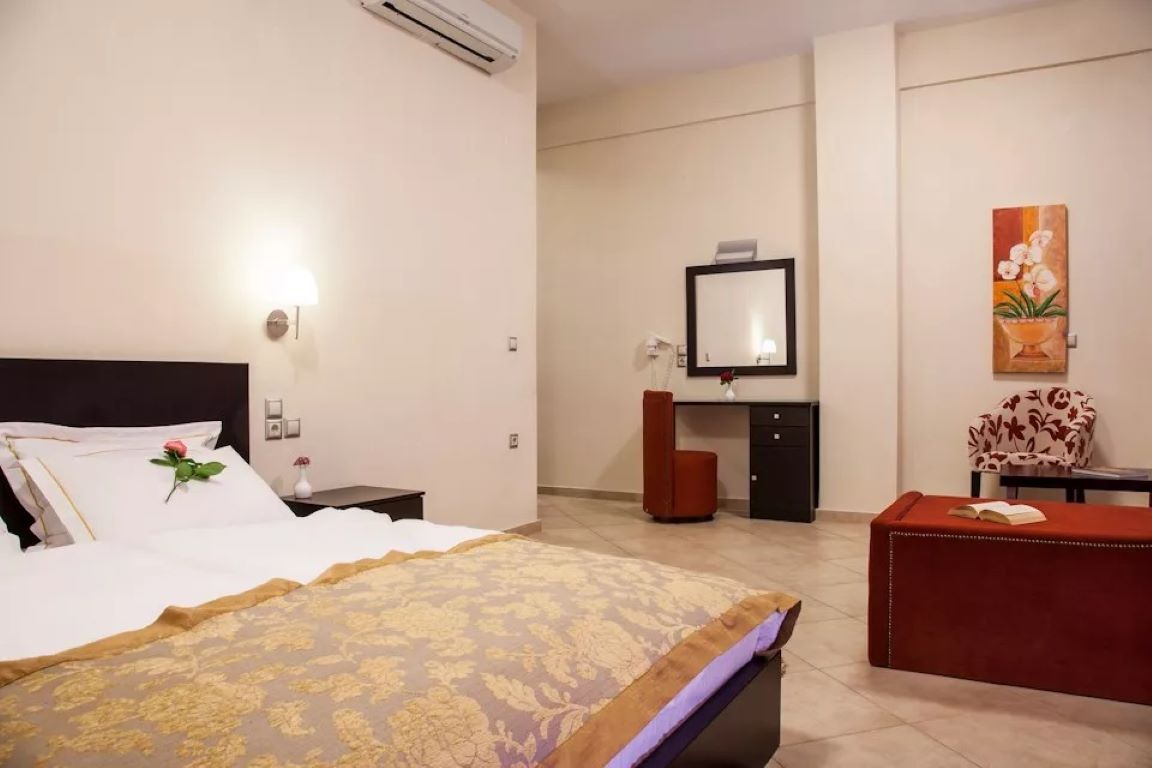 Meteoritis Hotel-Junior Family suite.jpg