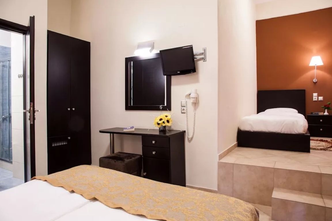 Meteoritis Hotel-Superior trokevetna soba.jpg
