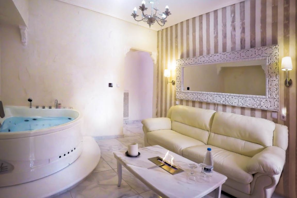 Panorama Suites & Spa-Exclusive Spa suite.jpg