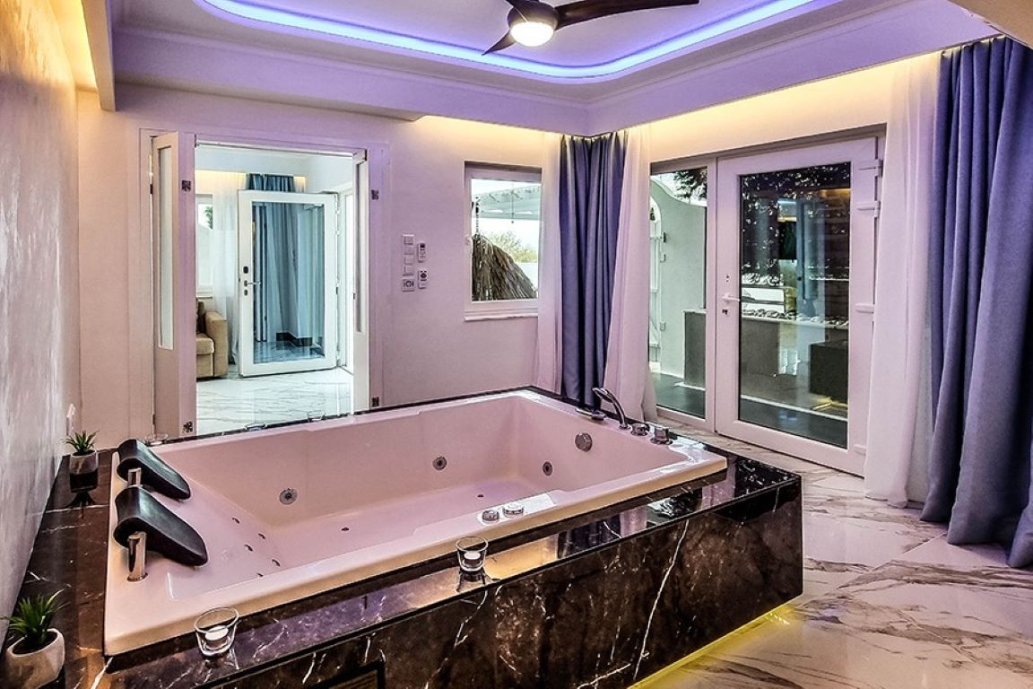 Panorama Suites & Spa-Grand suite djakuzi.jpg