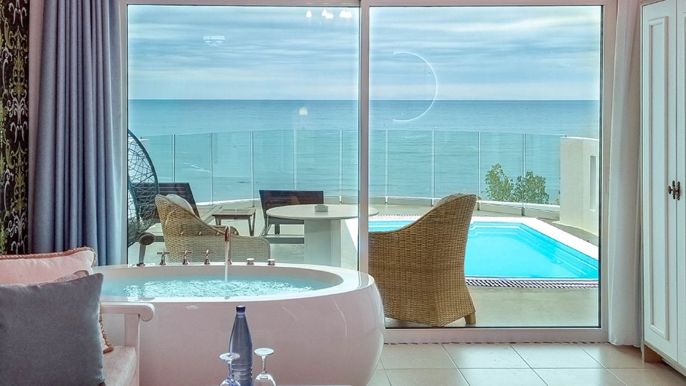 Panorama Suites & Spa-Infinity suite.jpg