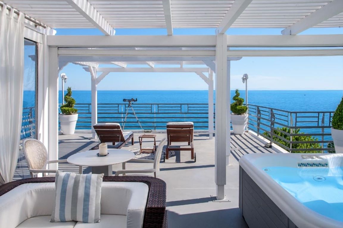 Panorama Suites & Spa-Master Sky suite.jpg