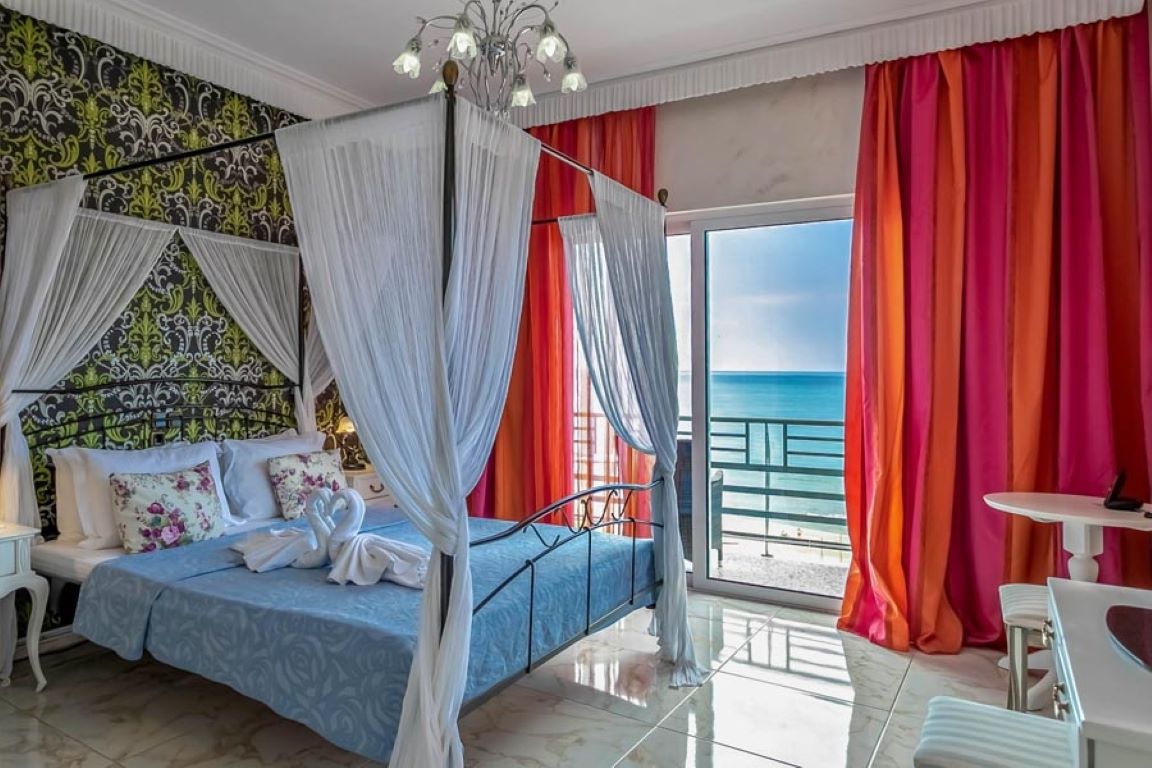 Panorama Suites & Spa-Panoramic suite spavaca soba.jpg