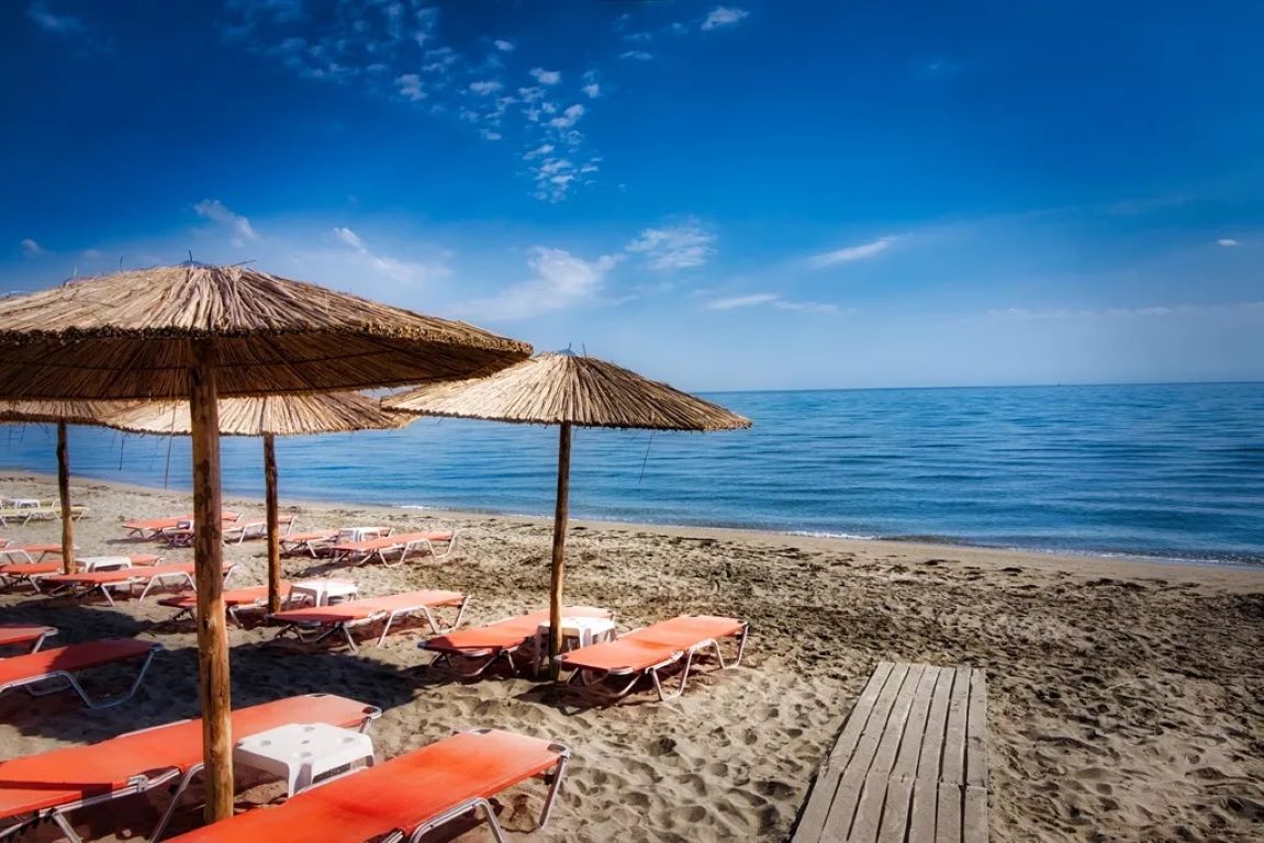 Panorama Suites & Spa-Plaza.jpg