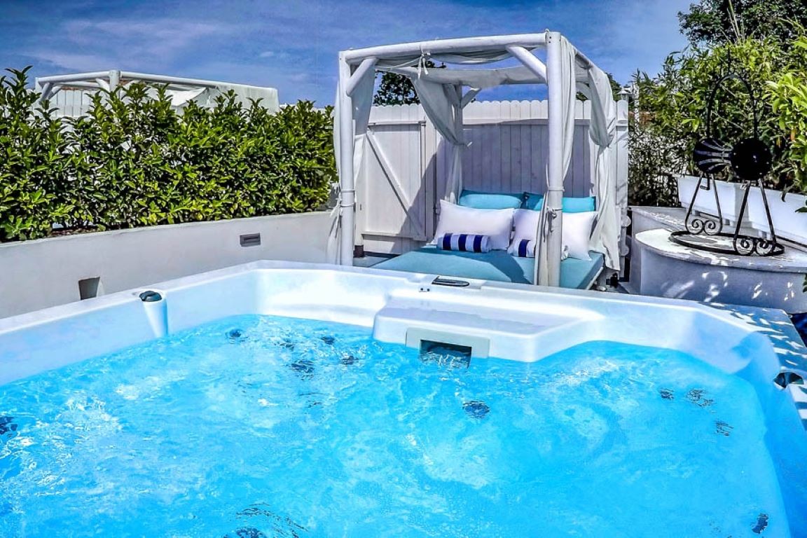 Panorama Suites & Spa-Superior suite djakuzi.jpg
