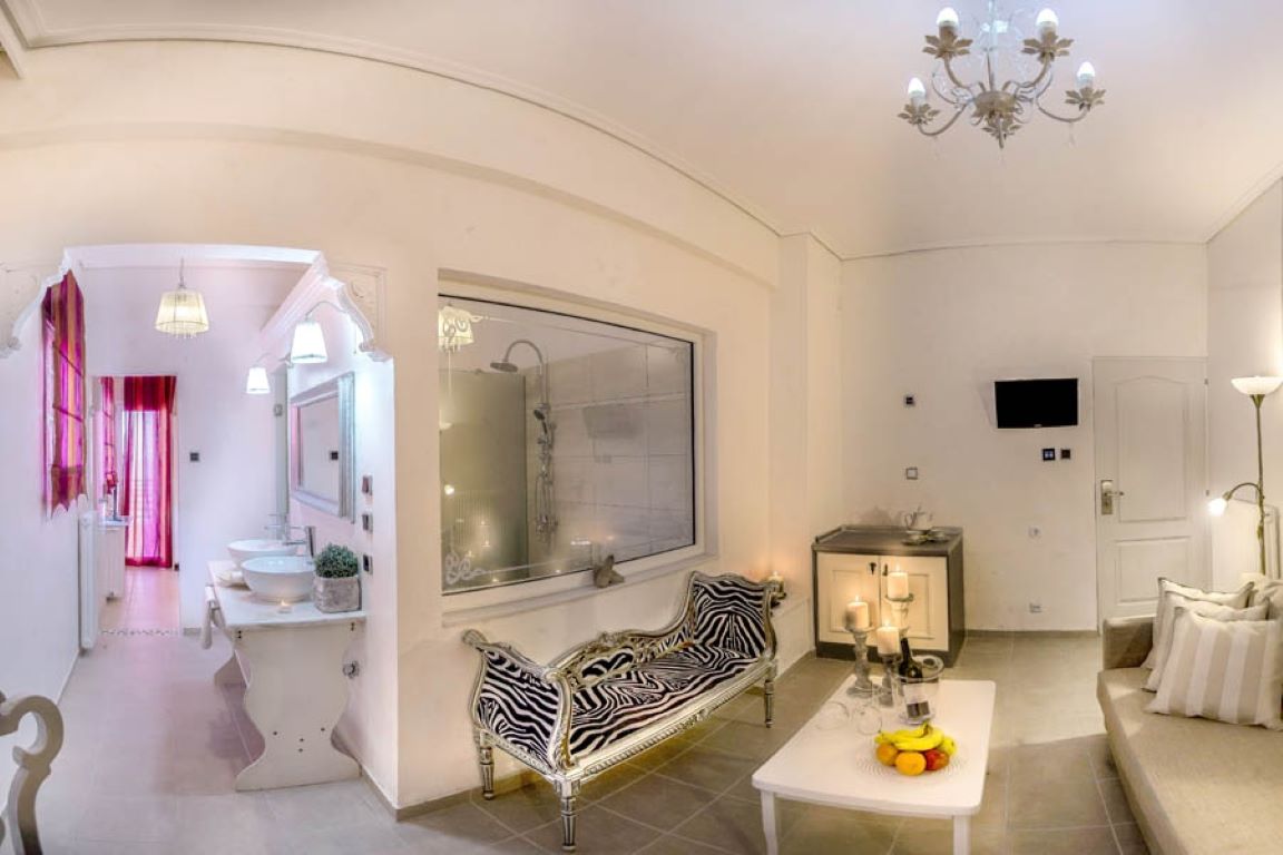Panorama Suites & Spa-Superior suite.jpg