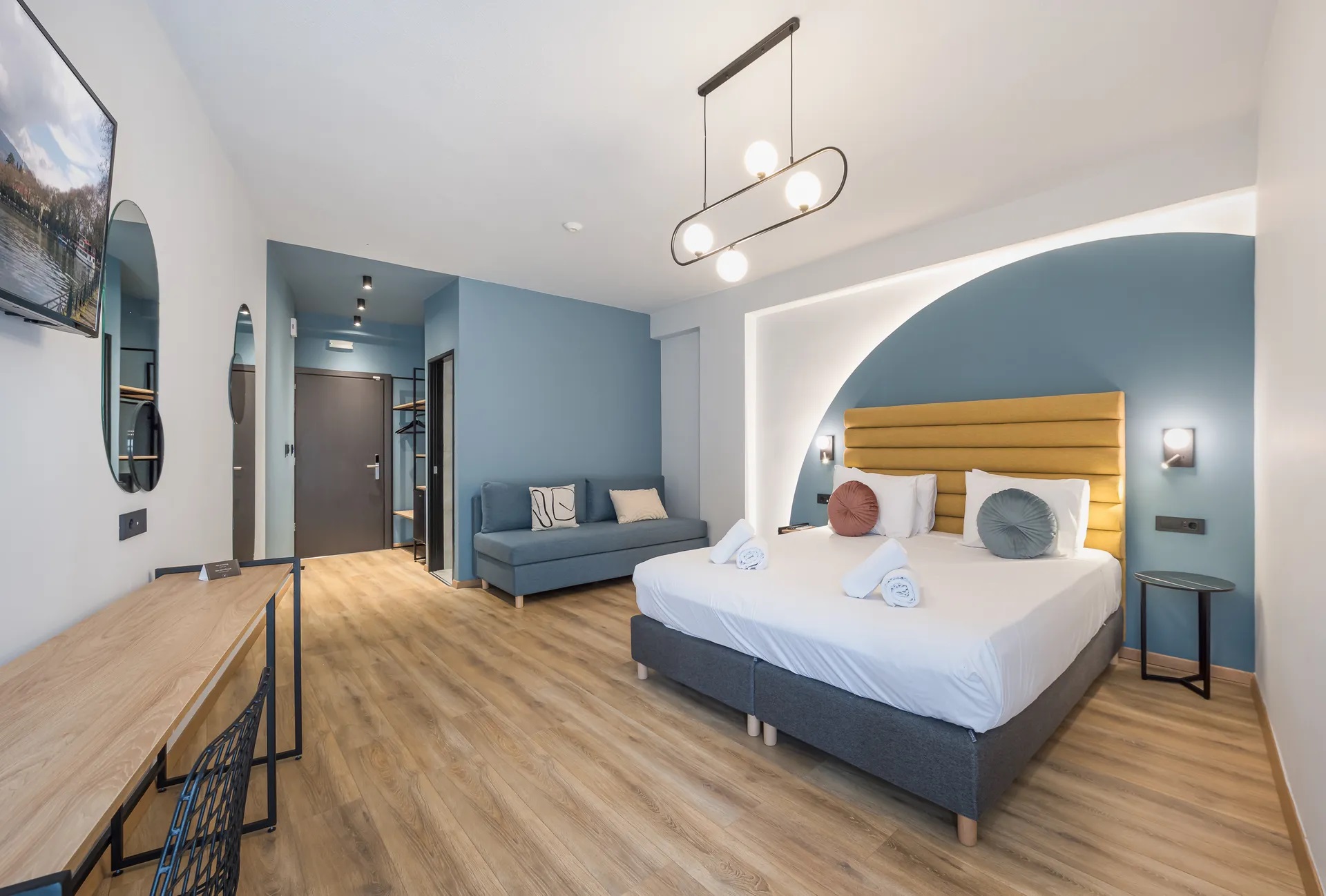 Centro Hotel Ioannina-Deluxe junior suite.jpg