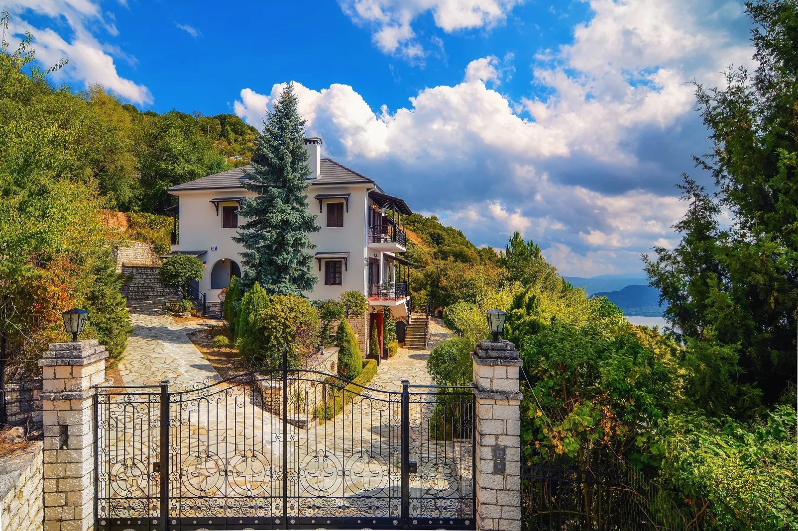 Infinity Villa Ioannina-Vila spolja.jpg