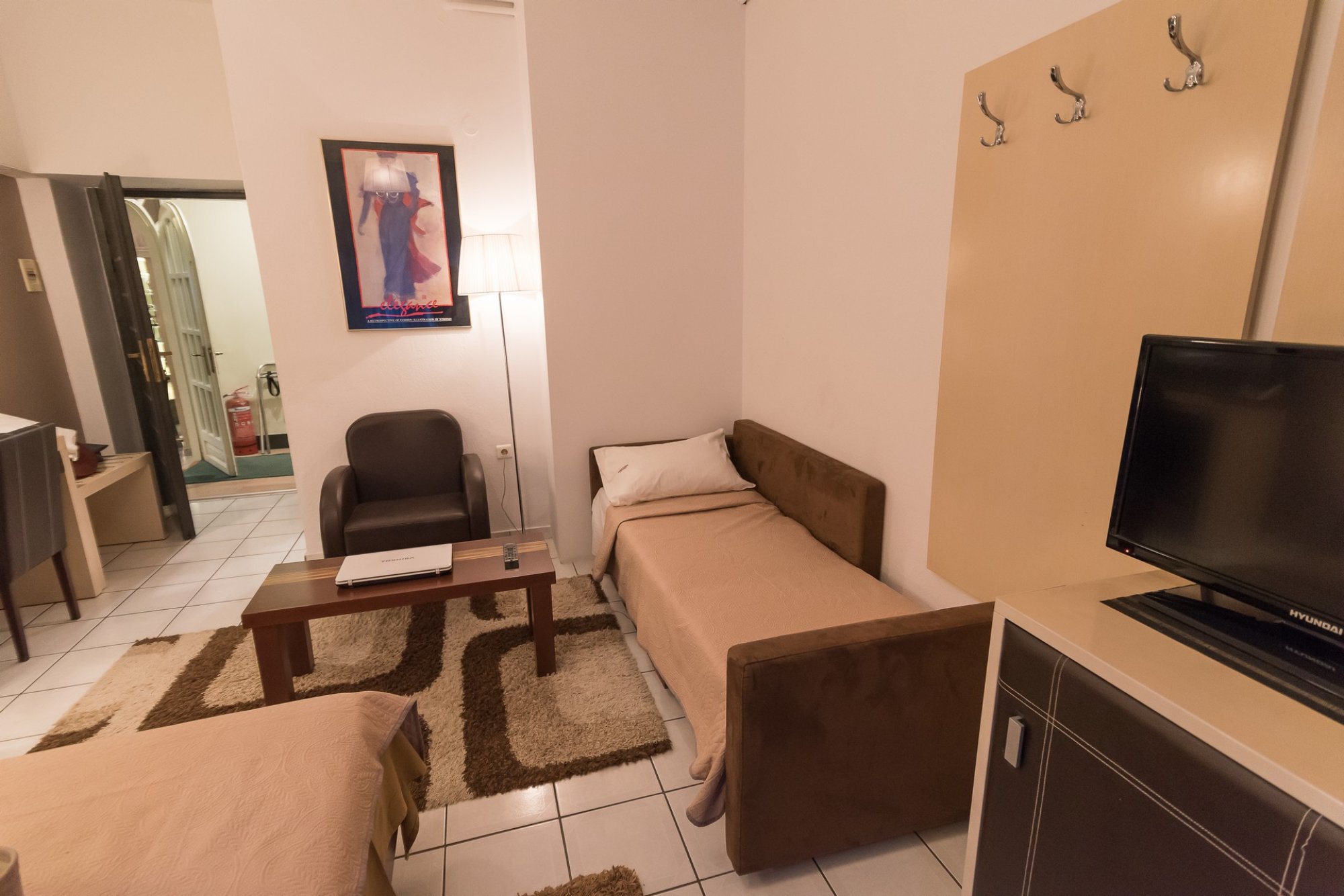 Krikonis Hotel Ioannina-Trokrevetna soba.jpg