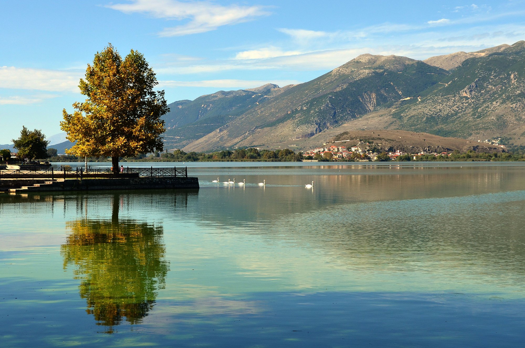 Nantin Hotel Ioannina-Jezero.jpg