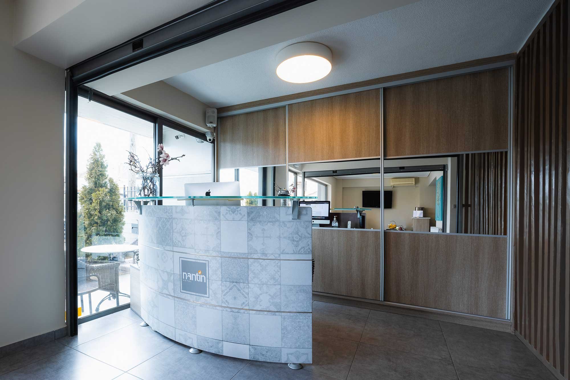 Nantin Hotel Ioannina-Recepcija.jpg