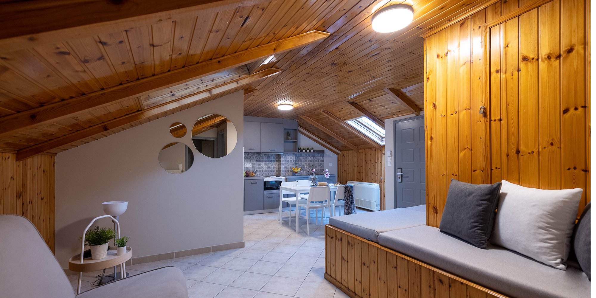 Nantin Hotel Ioannina-Skylight soba potkrovlje kuhinja.jpg