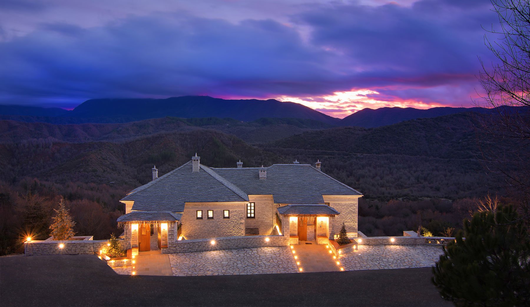 Kores Boutique Hotel & Spa Ioannina-Panorama.jpg