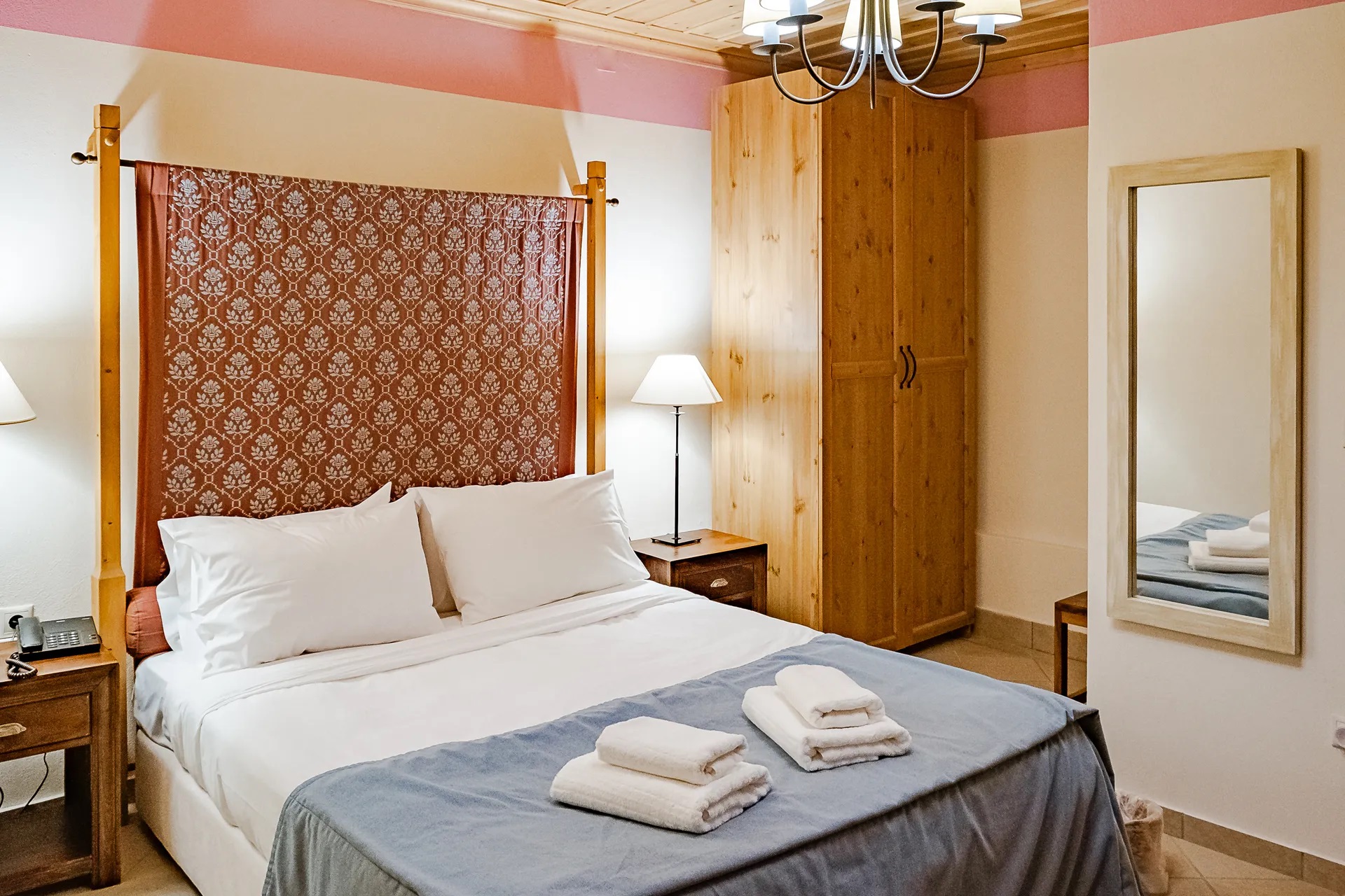 Rodia Boutique Hotel-Standardna soba Violet.jpg