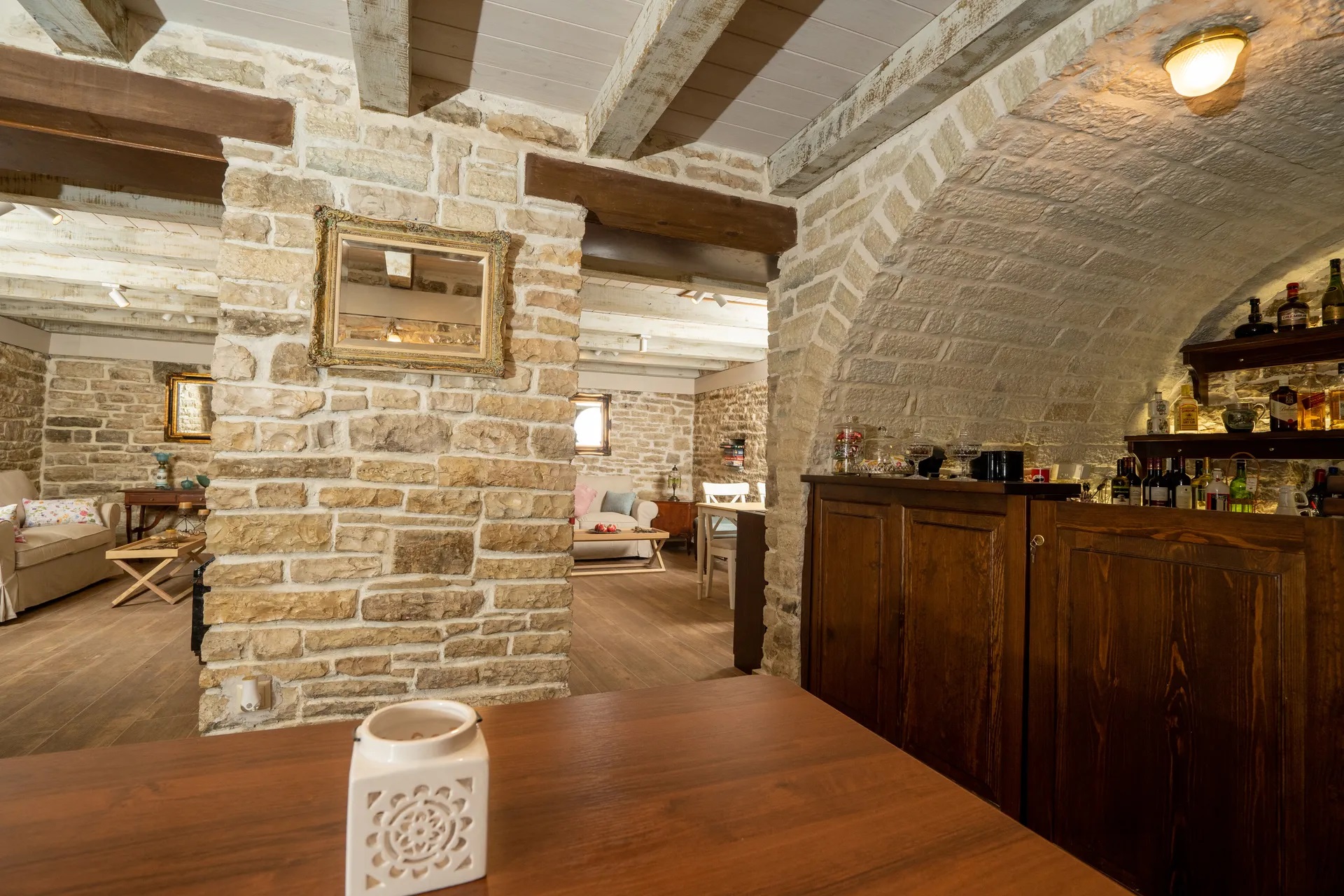 Gioraldi-Lobby bar.jpg