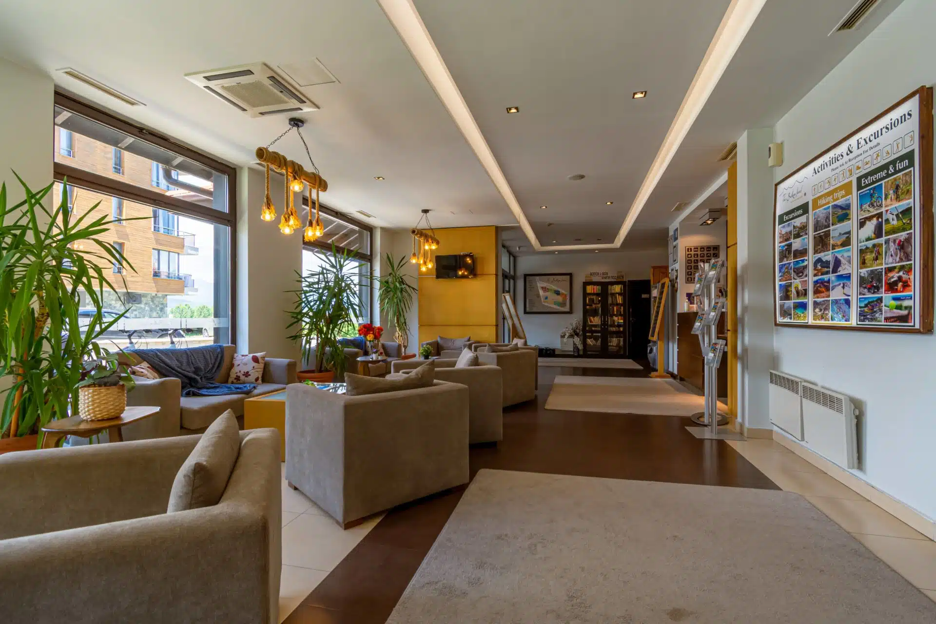 Balkan Jewel hotel - Lobi.png