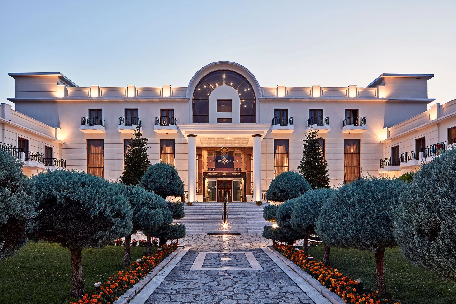 Epirus Palace Ioannina-Prilaz hotelu.jpg