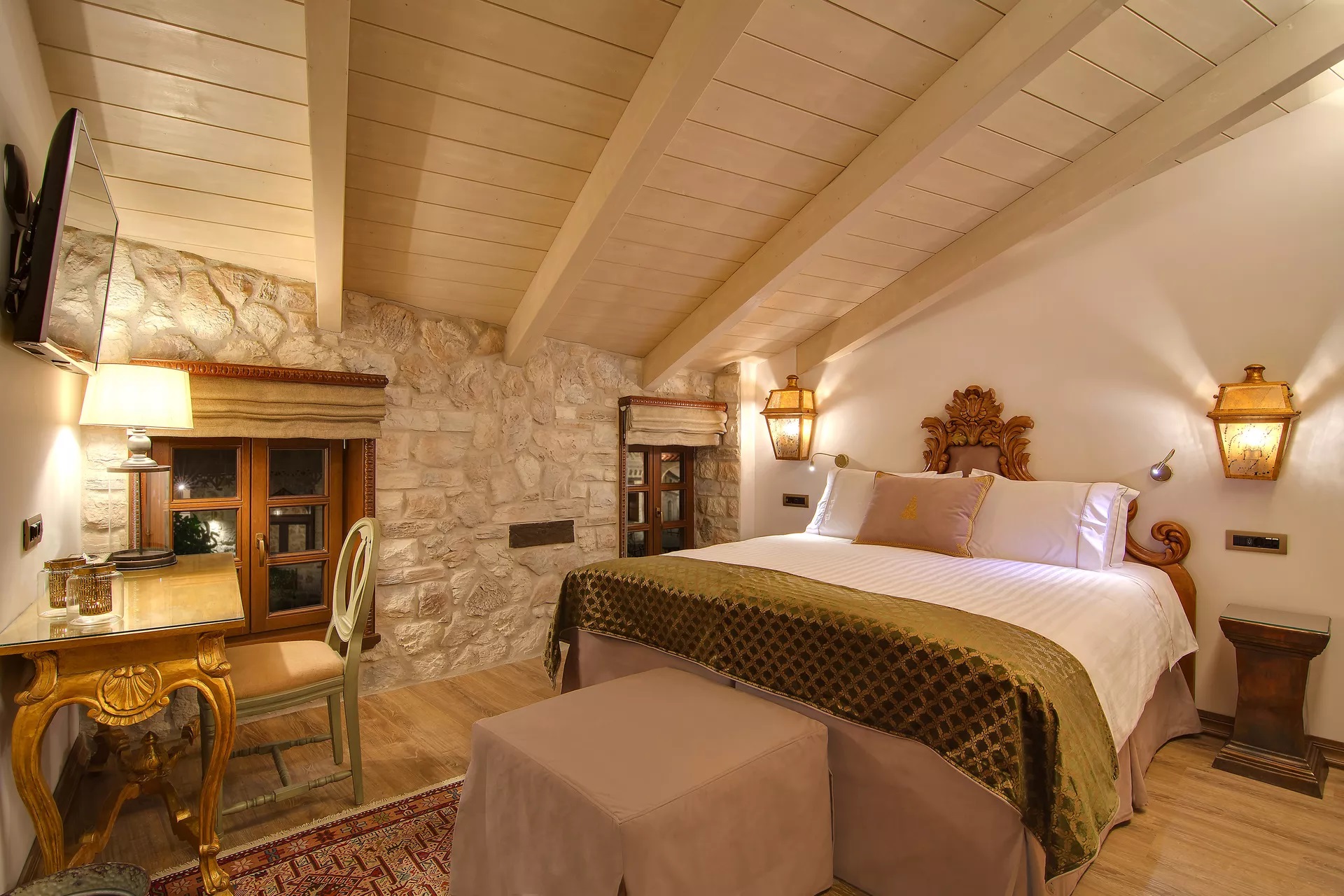 Kamares Boutique Hotel & Spa Ioannina-Deluxe king soba.jpg