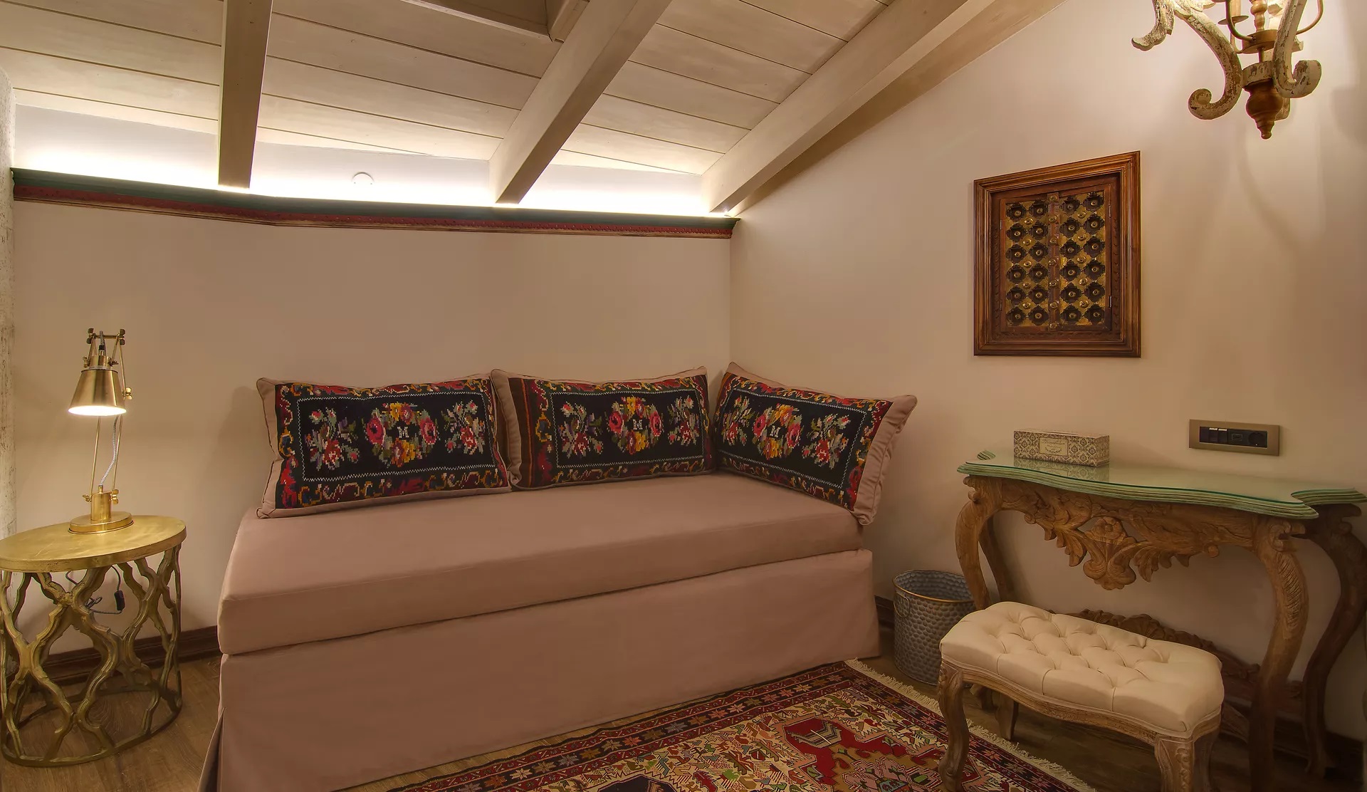 Kamares Boutique Hotel & Spa Ioannina-Executive suite.jpg
