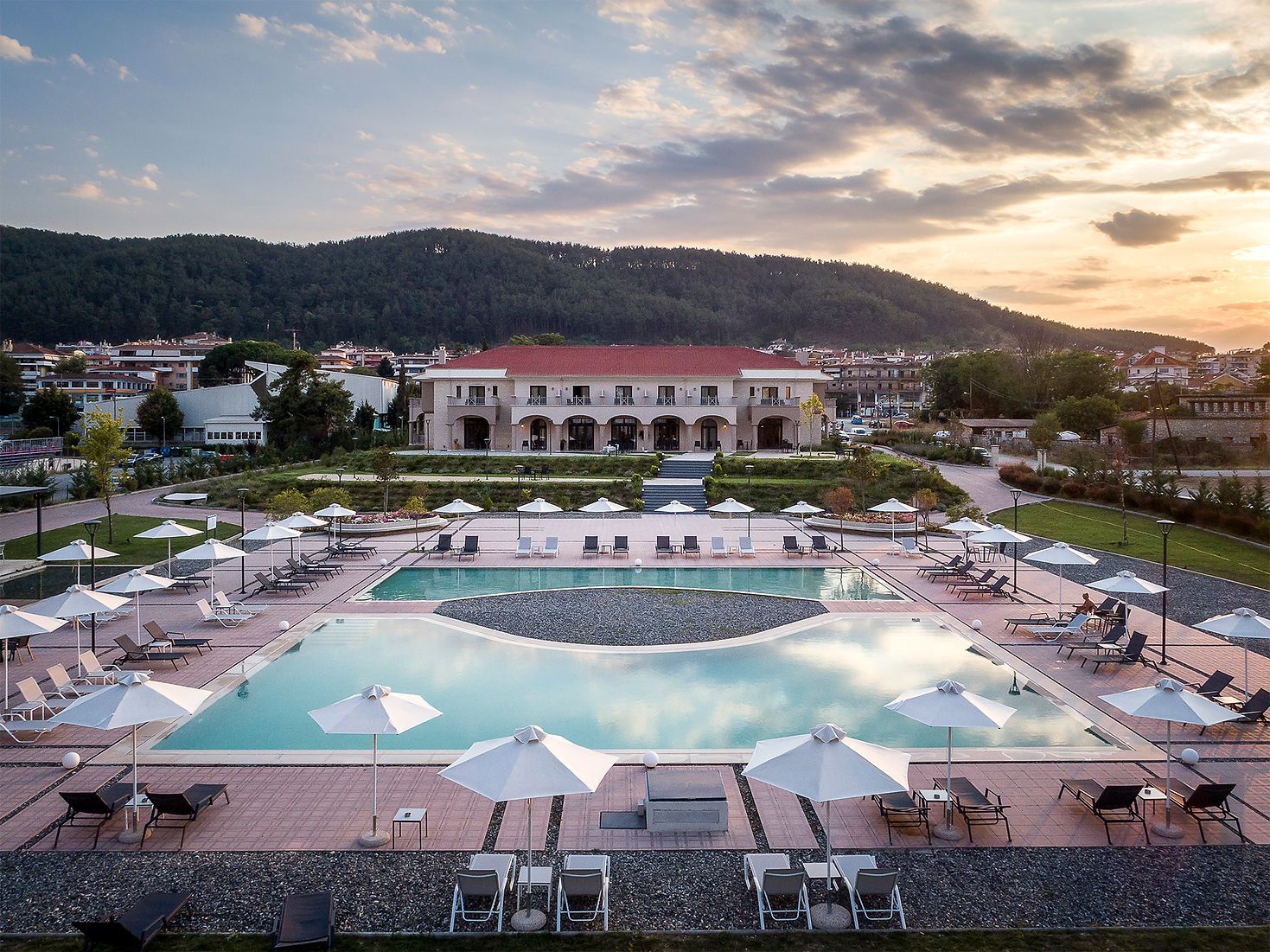 The Lake Hotel Ioannina-Bazen.jpg