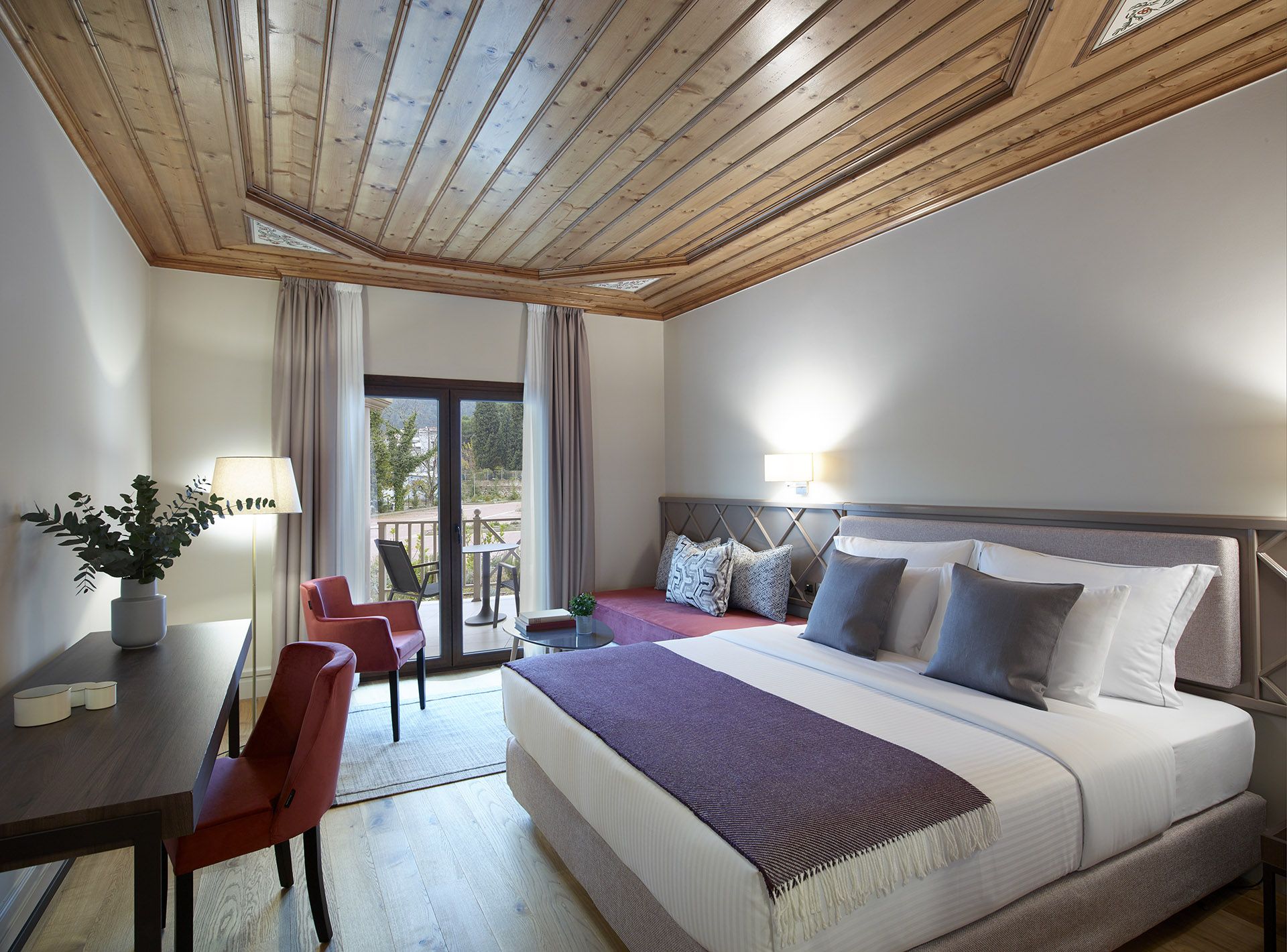 The Lake Hotel Ioannina-Standardna soba sa balkonom.jpg
