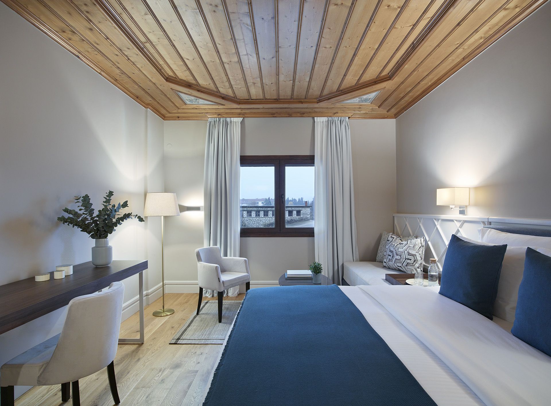 The Lake Hotel Ioannina-Standardna soba.jpg