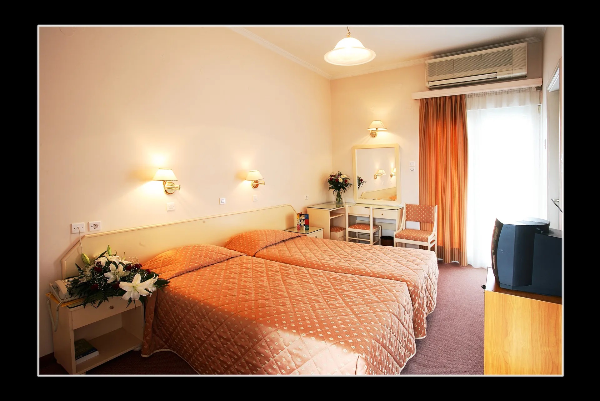 Grand Palladion Hotel-Standardna soba pomocni lezaj.jpg