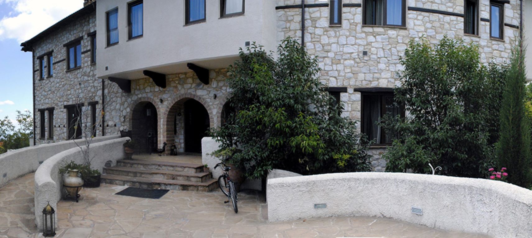 Alseides Boutique Hotel-Prilaz hotelu.jpg
