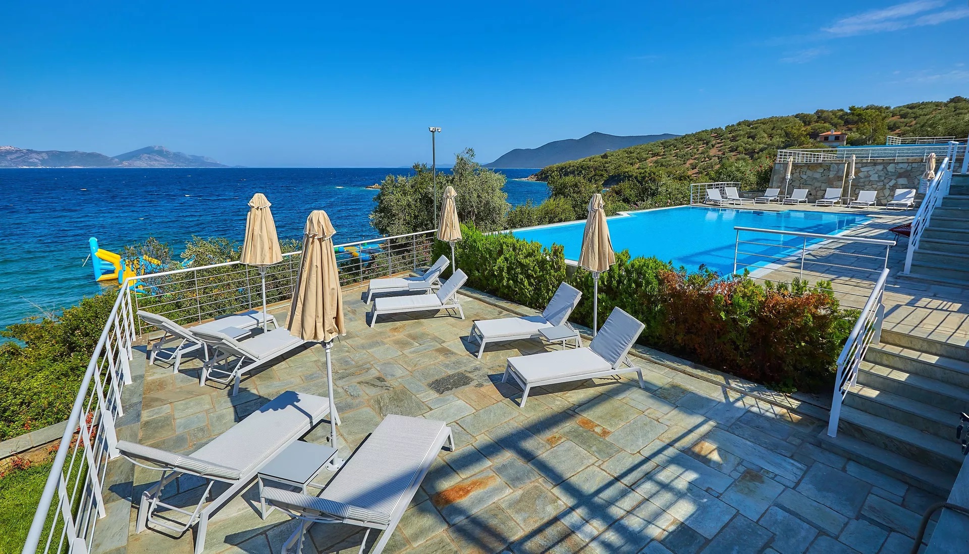 Olivia Sports & Sea Resort Volos-Bazen.jpg