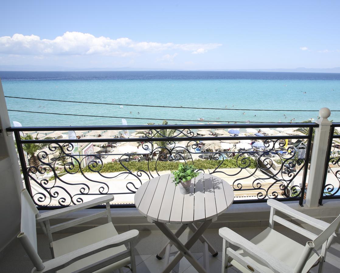 Hotel Alkionides Rooms balkon sa pogledom na more.jpg