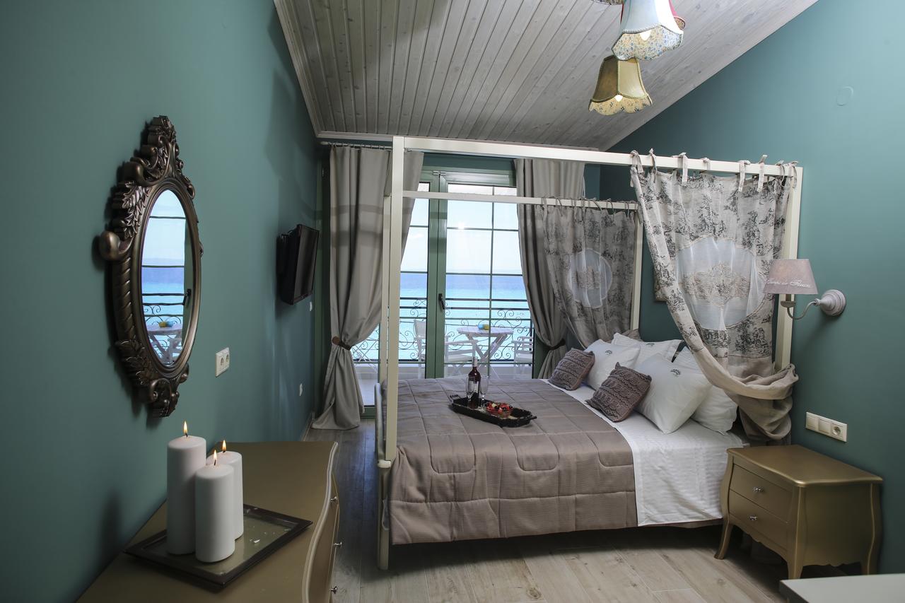 Hotel Alkionides Rooms igled dvokrevetna sobe sa pogledom na more.jpg