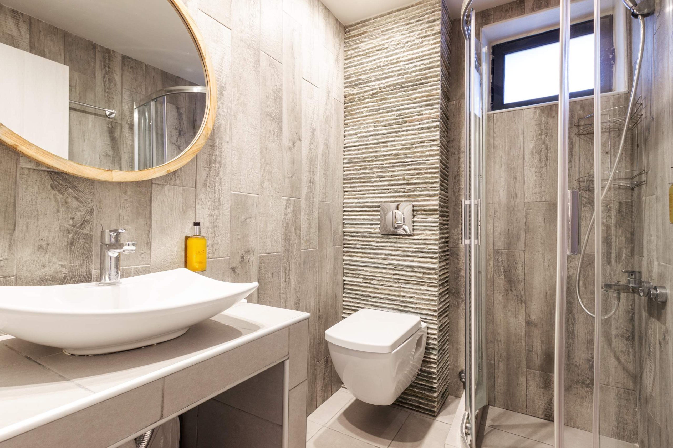 Hotel Alkionides Rooms kupatilo.jpg