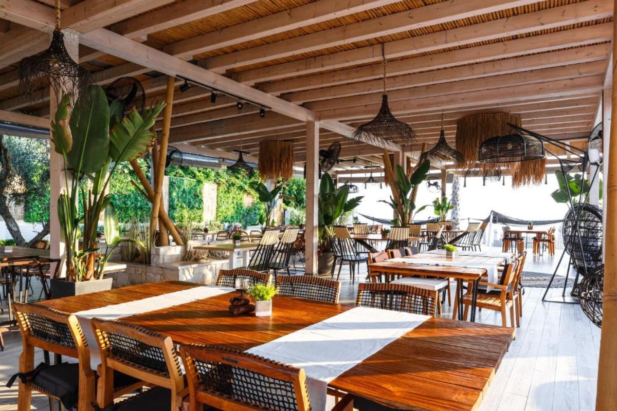 Hotel Cocooning Suites by Blue Carpet restoran.jpg