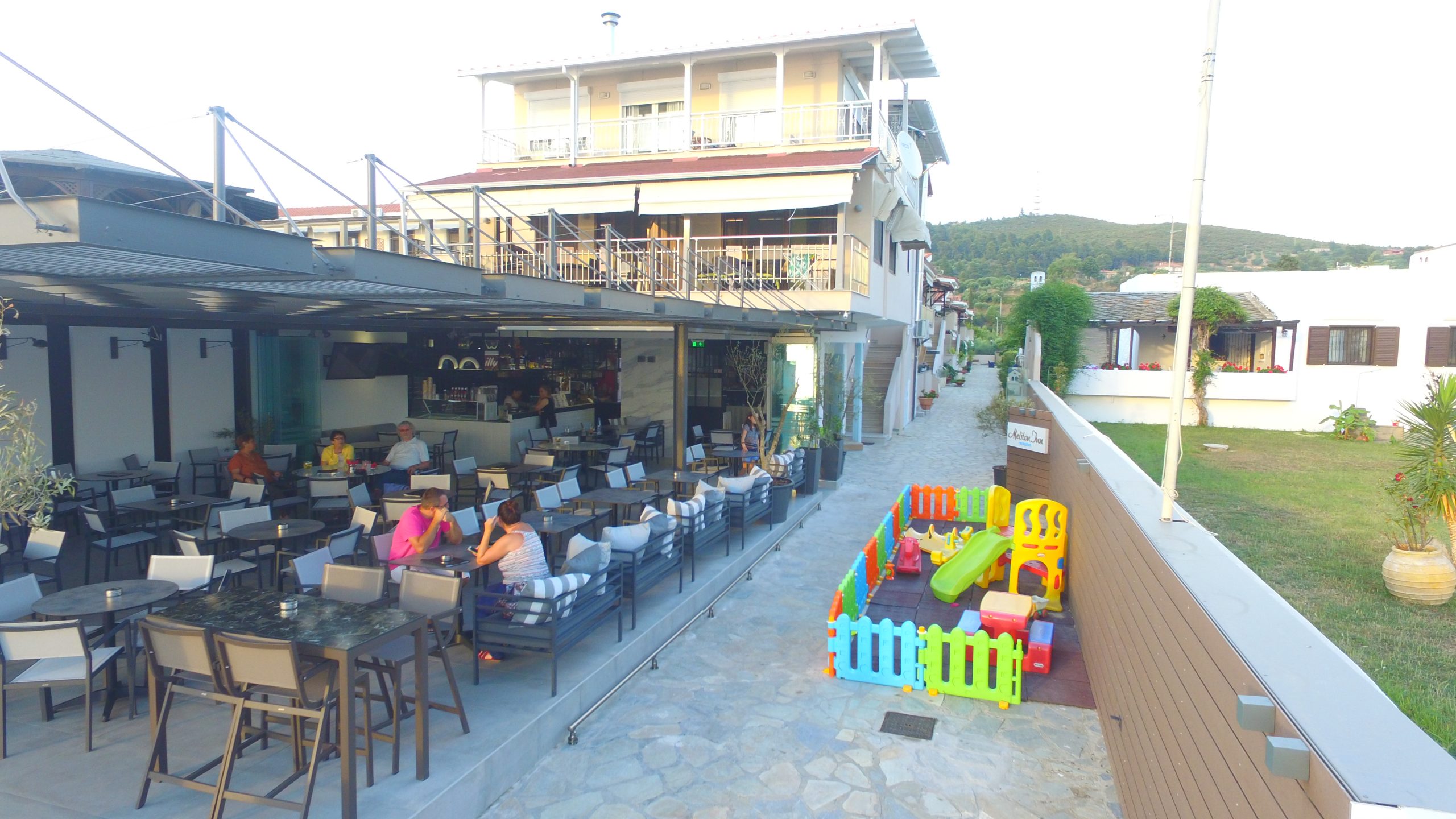 Hotel Meliton Inn Hotel & Suites bar.jpg