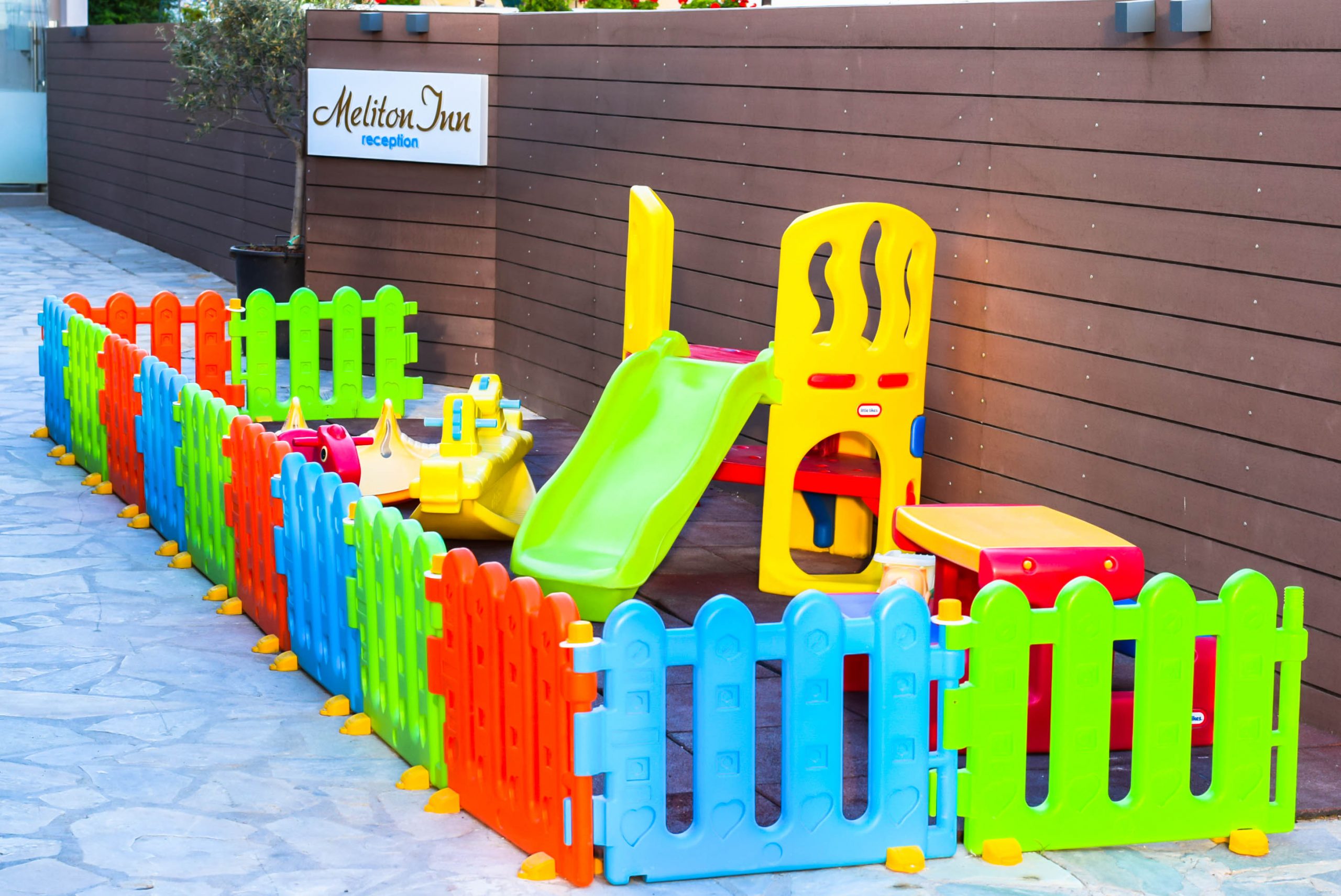 Hotel Meliton Inn Hotel & Suites dečije igralište.jpg
