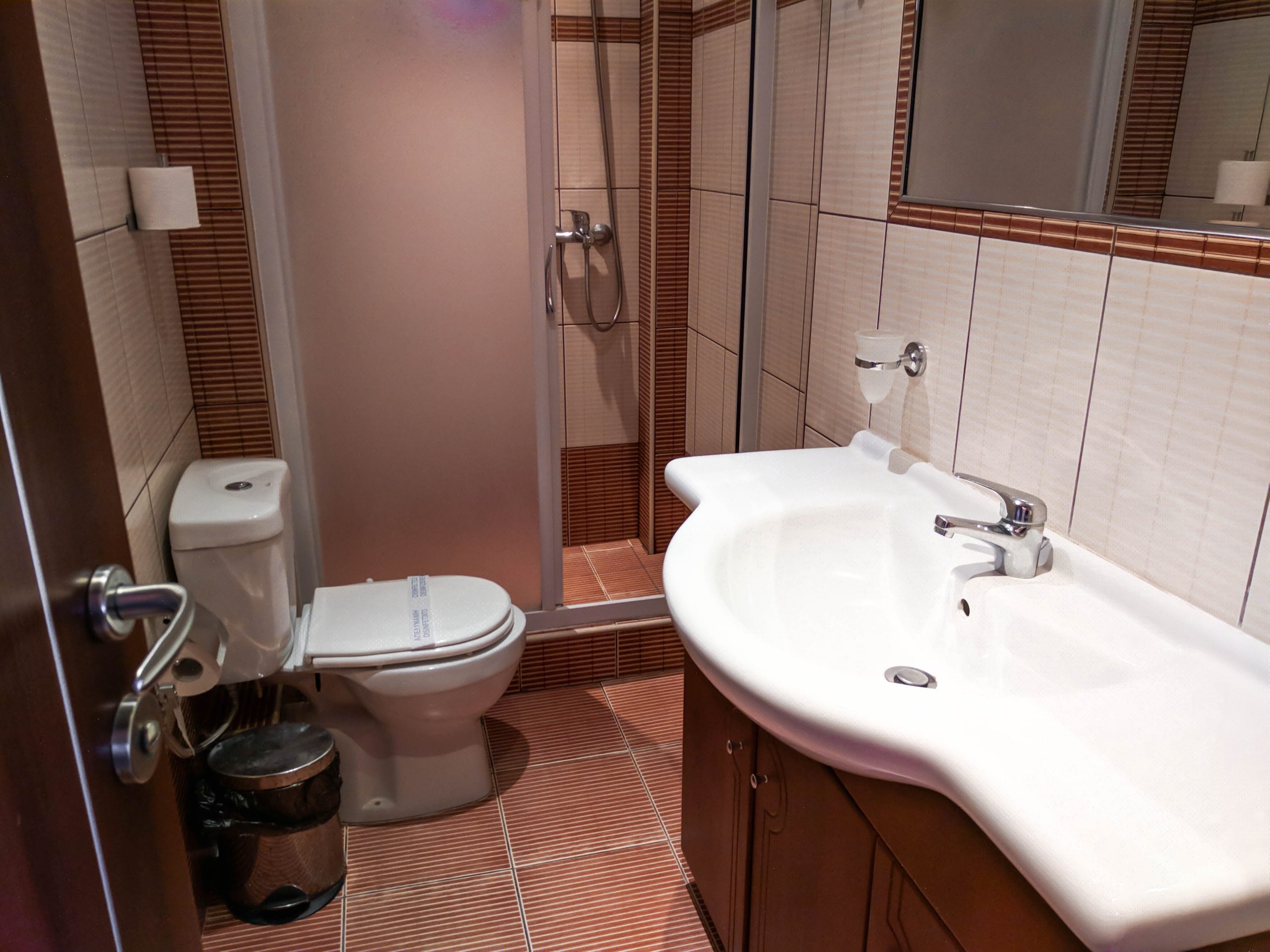 Hotel Meliton Inn Hotel & Suites kupatilo.jpg