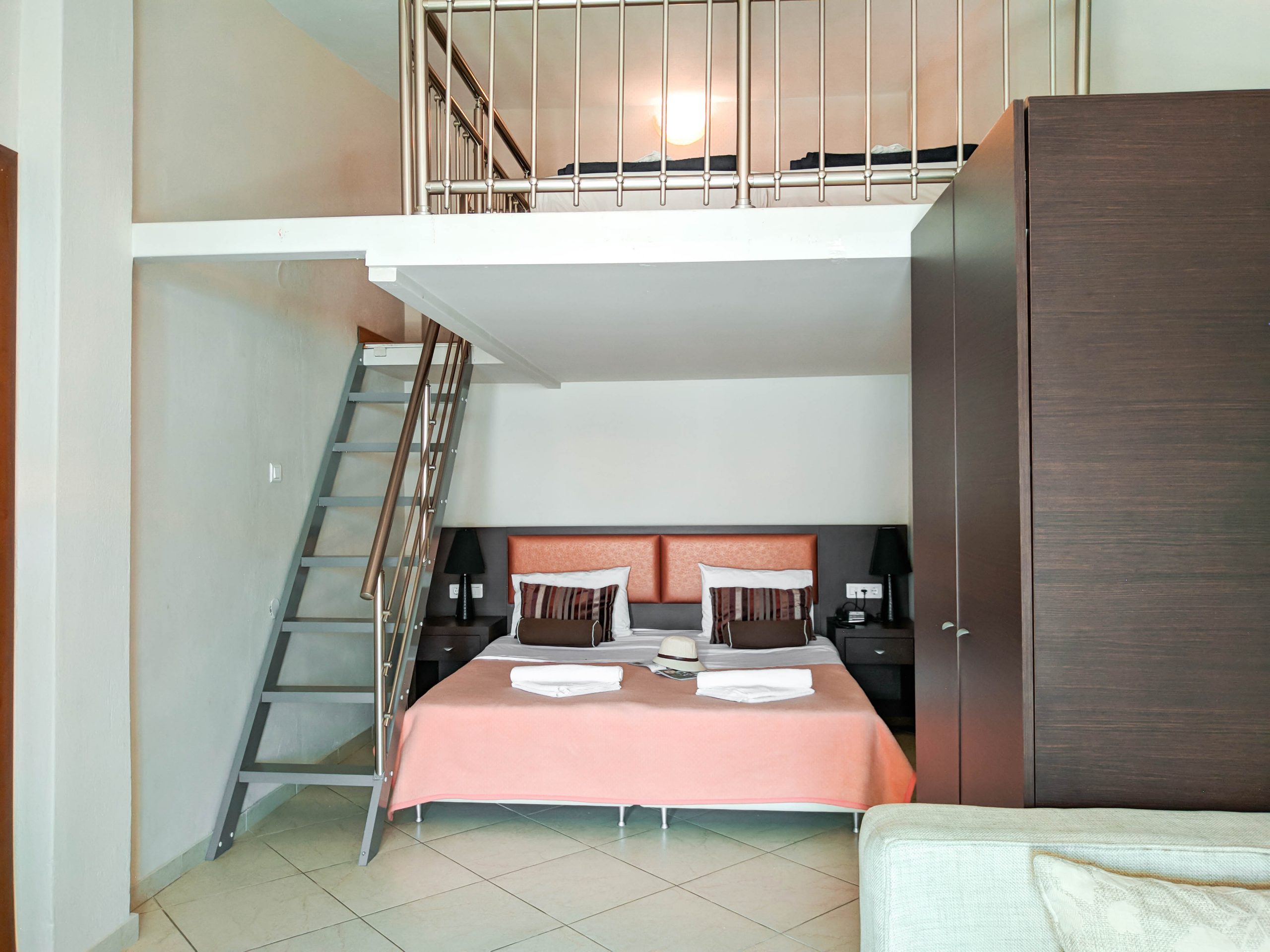 Meliton Inn Hotel & Suites apartman za 6 osoba.jpg