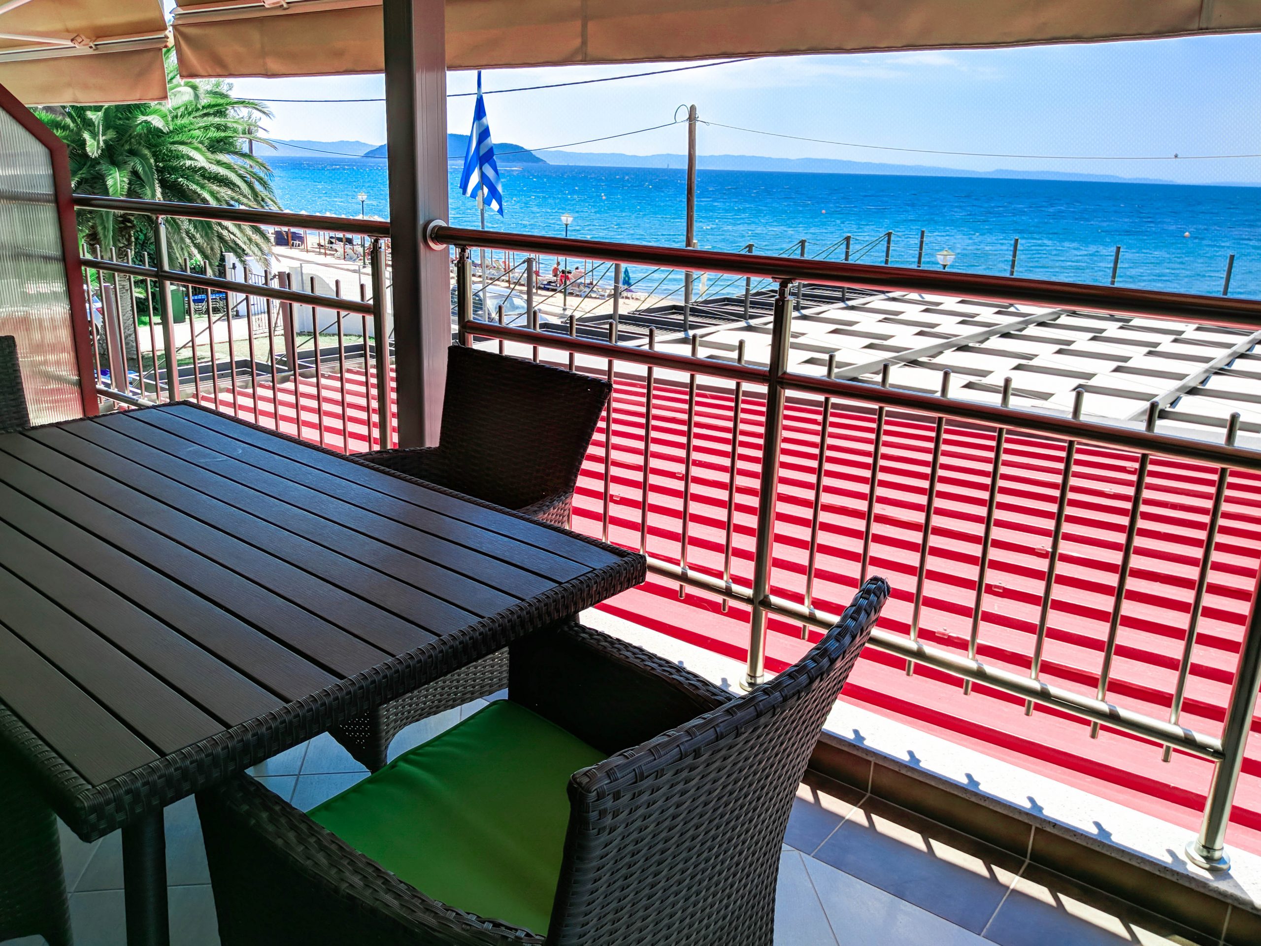 Meliton Inn Hotel & Suites balkon sa pogledom na more.jpg