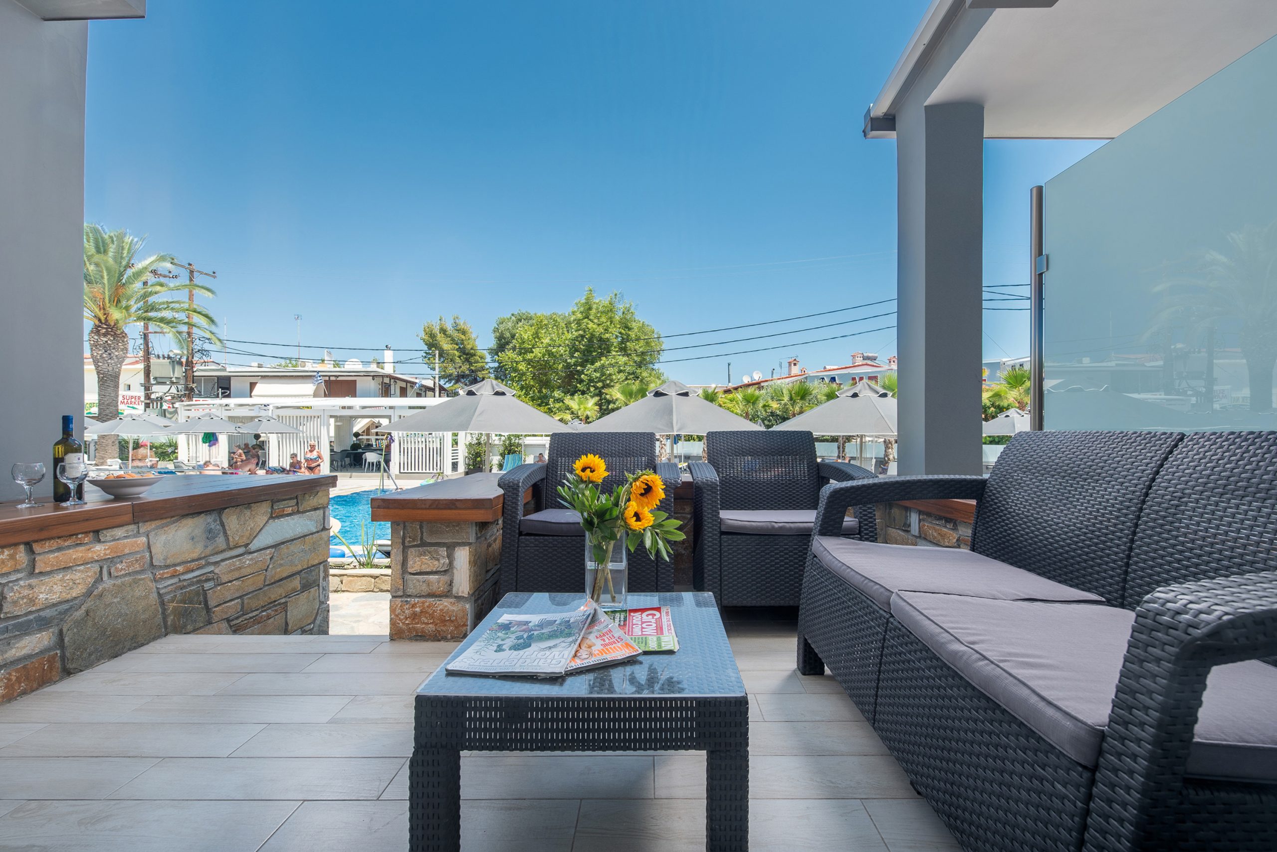 Dionysos Hotels & Studios balkon.jpg
