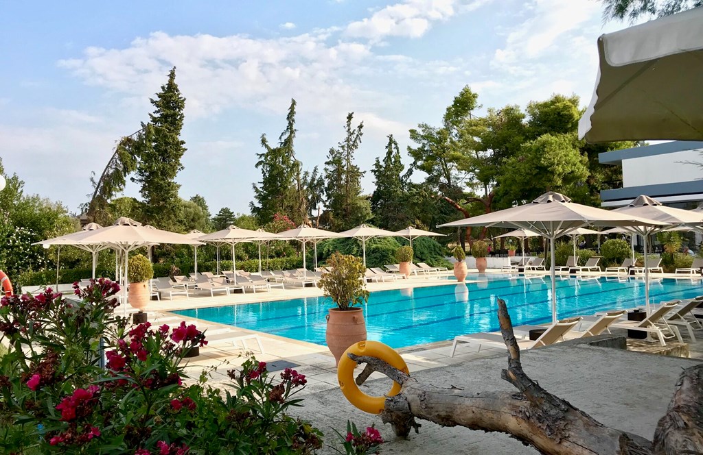 Kassandra Mare hotel pool.jpg