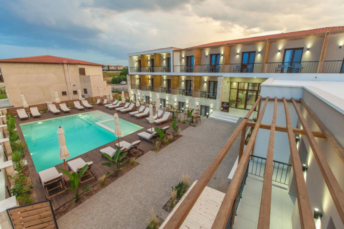 Hotel Verano Afytos izgled od spolja.jpg